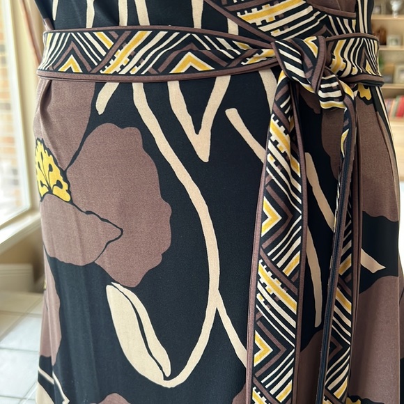 BCBGMAXAZRIA Faux Wrap Dress Size Medium M Brown Black NWOT - Picture 5 of 12